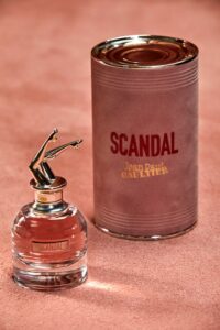 parfumului Scandal
