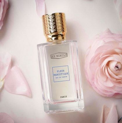 Fleur Narcotique: Flori într-un val de senzualitate